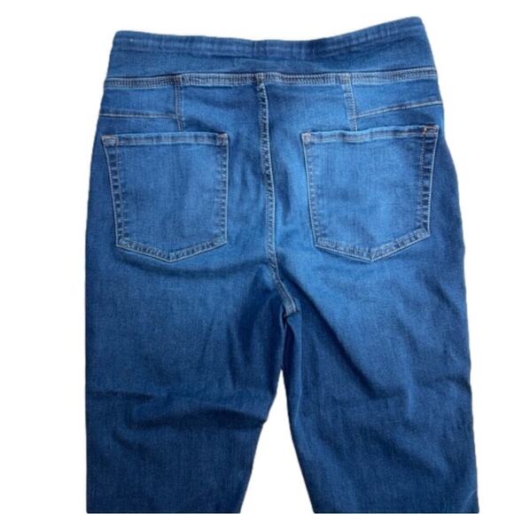 We the Free Dark Wash High Rise Pull On Flare Crop Stretch Jeans Size M - Picture 4 of 8